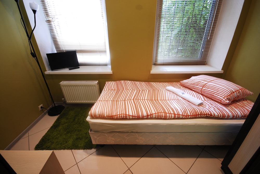 Landmark City Hotel - Hostel