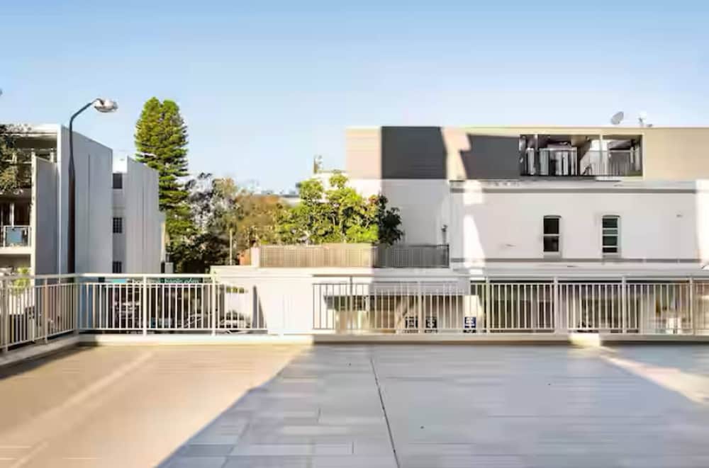 Bondi Beach Hub-beachside Escape