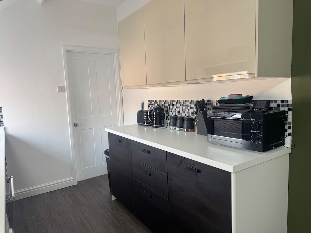 9 Guests - Free Parking - Cozy 3 Bedrooms