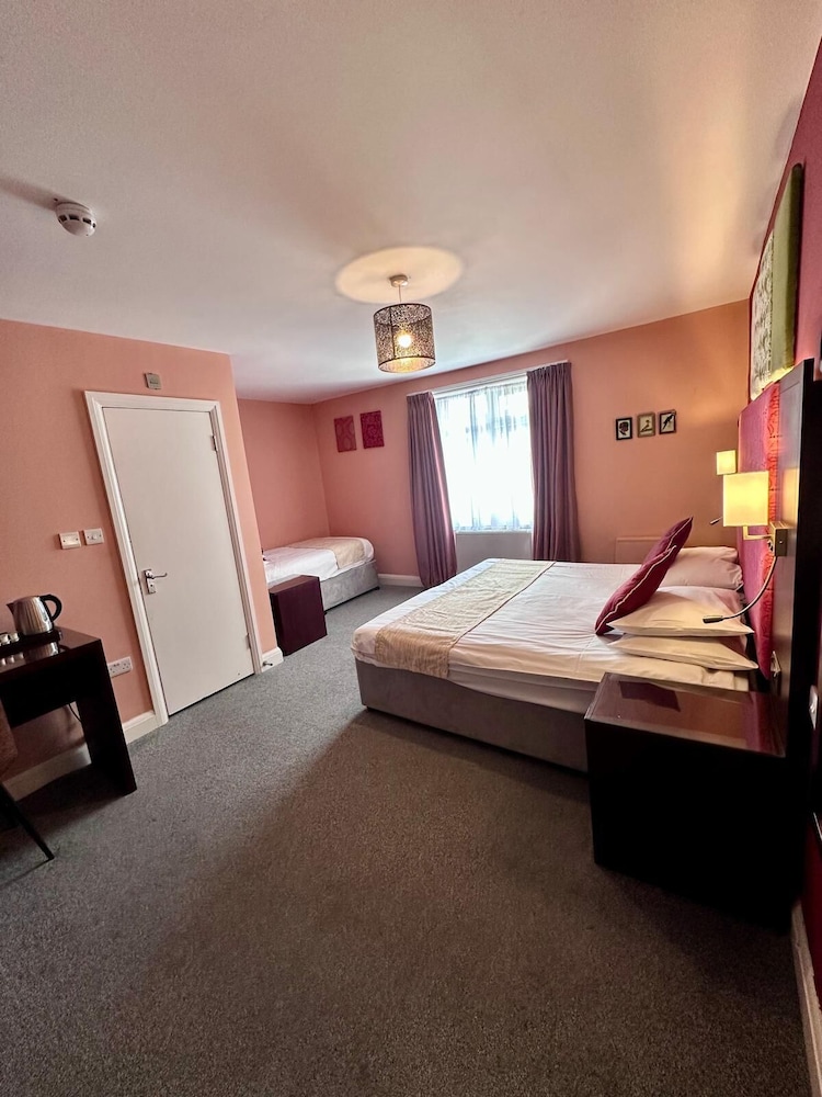 Acacia Hotel