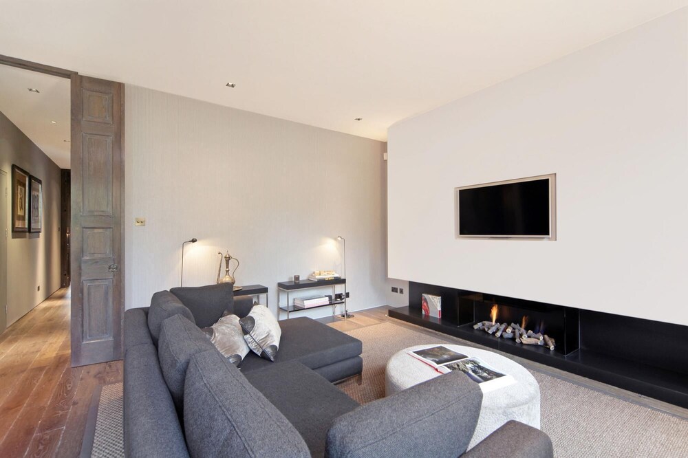 Cadogan Square Luxury 2 Bedroom Apartment II