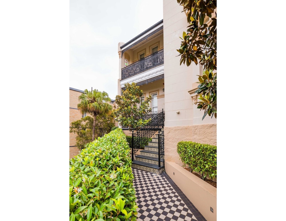 Renovated Studio in Bohemian Area Close to City