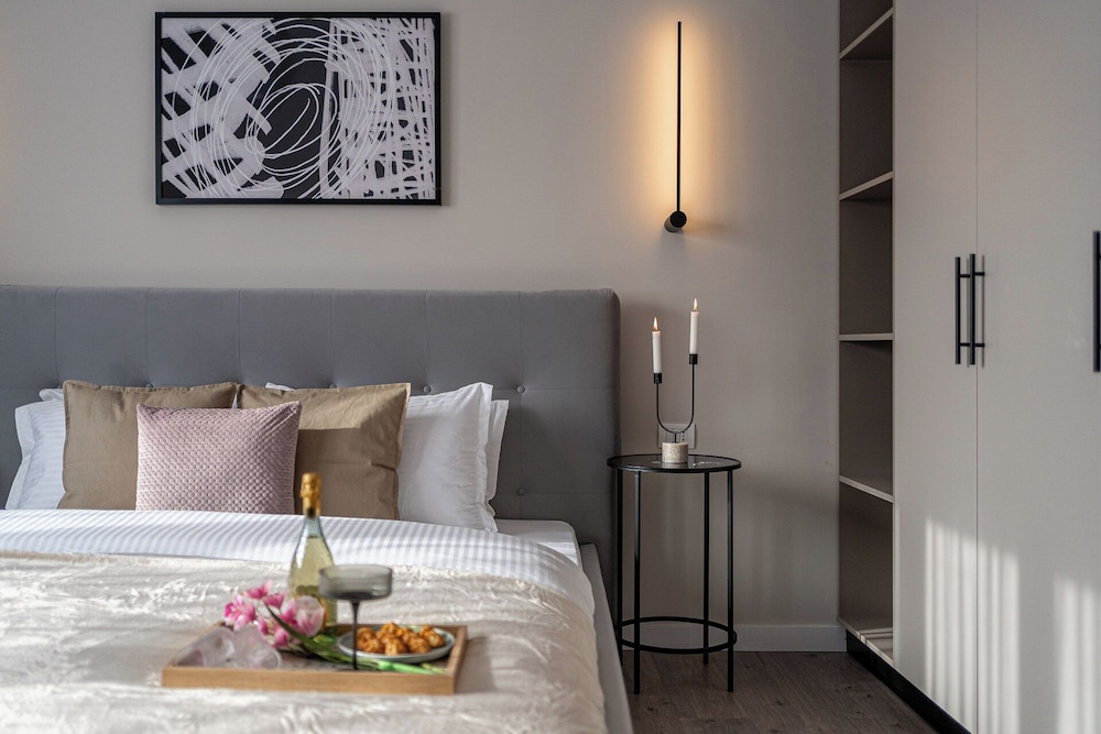 Contemporary 3-Bedroom Lofts - Modern Touches Meet Classic Elegance by Calea Victoriei
