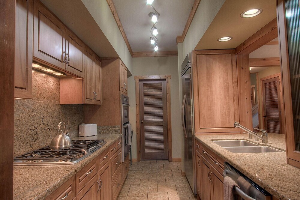 Lake Tahoe Vacations - Third Creek Comfort 2 Bedroom Townhouse by RedAwning - Property Image 25