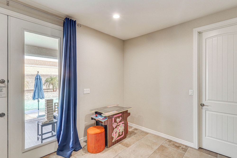 Modern Gem w/ Pool & Mtn Views in Lake Havasu City