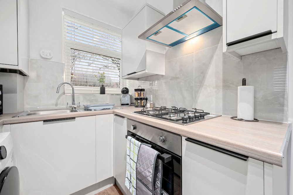 Modern 3-bedroom Home With Garden