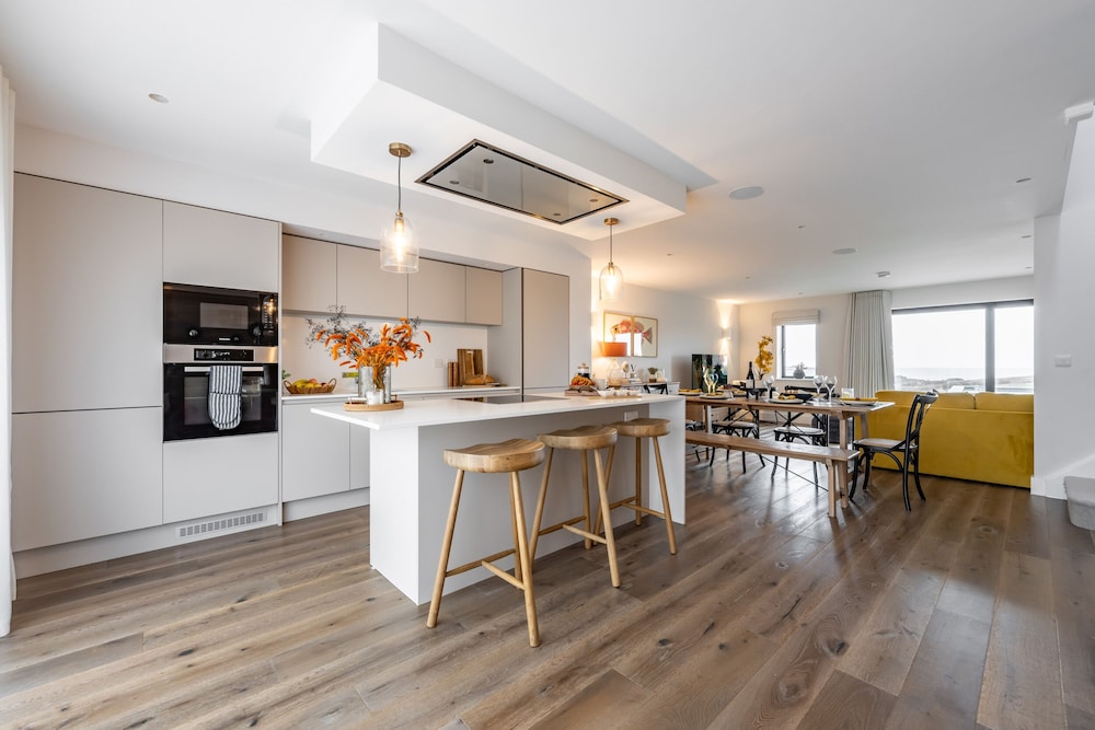 Porth Beach Villa