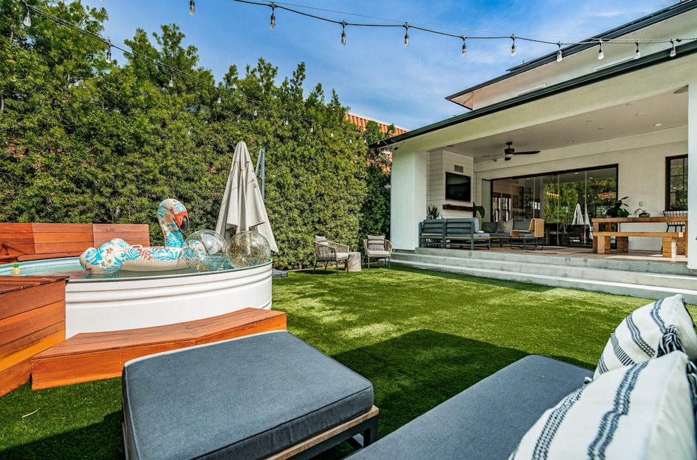 Spacious 5 BR Near Heart of South Park