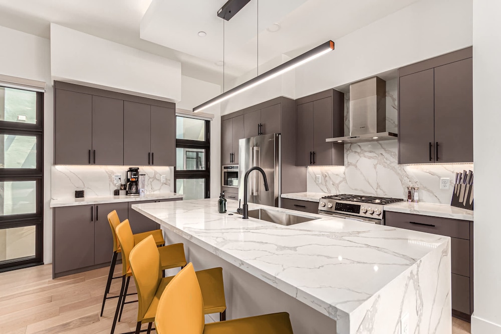 Papago Lux Townhouse 4level Oasis w Rooftop Lounge