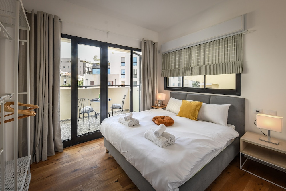 Stylish 2BD Bauhaus Apt w Balcony view 4