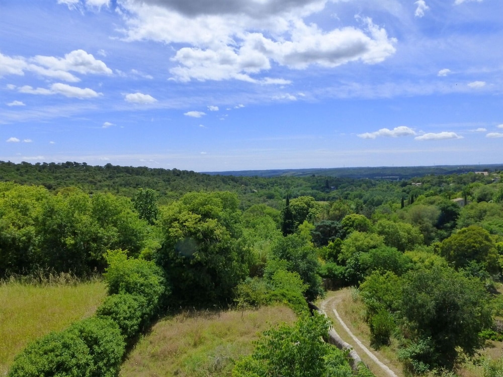 Holiday Home Near Pont du Gard & Vineyards view 3