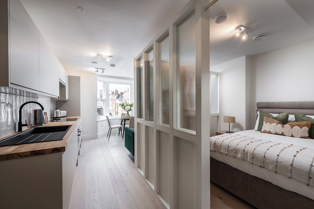 VESTO Brighton