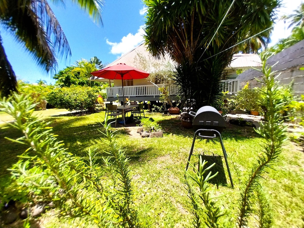Tahiti - Fare Vainato Beach