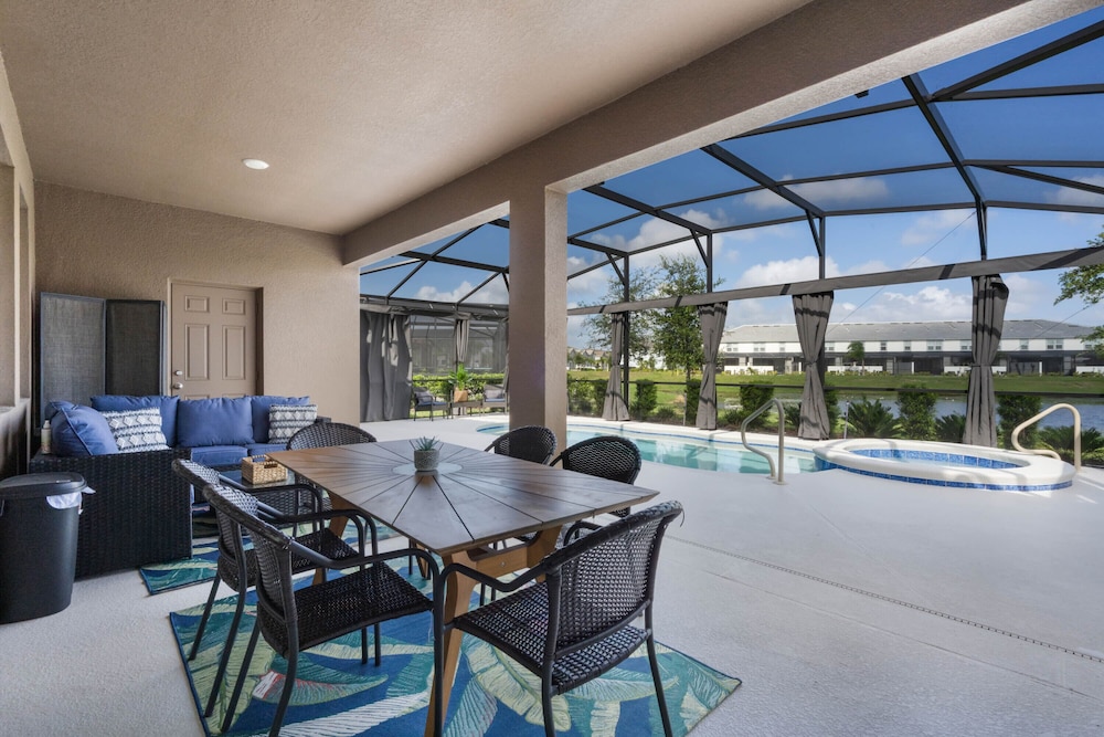 Solterra Villa With Screened Pool & Lake View