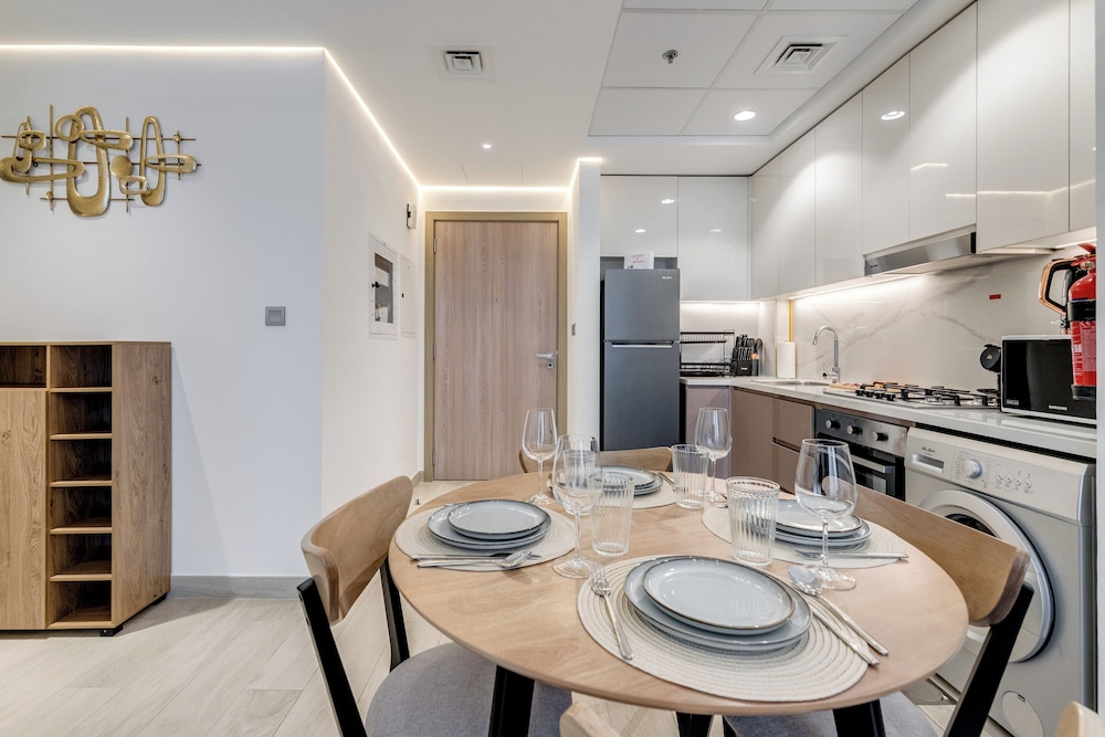 GLOBALSTAY. Azizi Riviera 40
