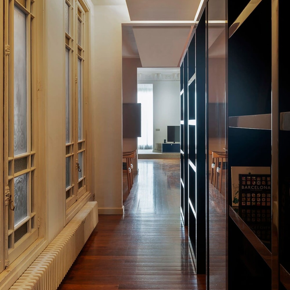 Artist Modernist 3-br Gem Next to Paseo de Gracia