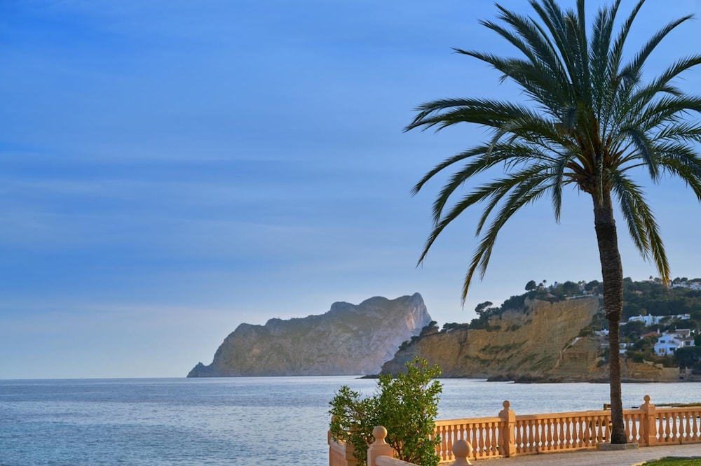 Poolbeach V in Teulada