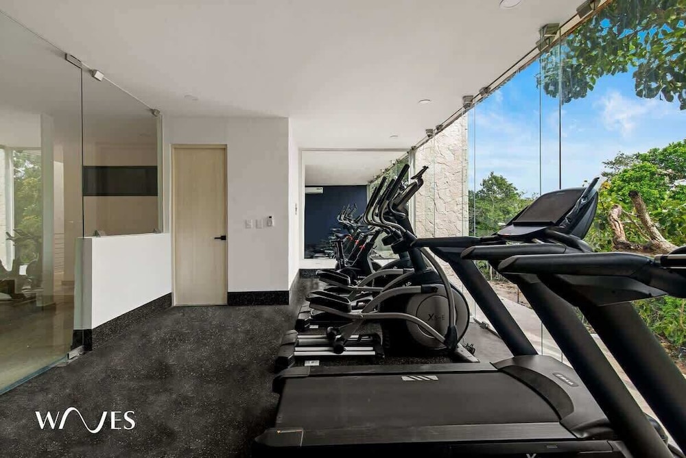 Prime Location 2 BR Apartment With Natural Ligthed & LX Amenities by Waves Management