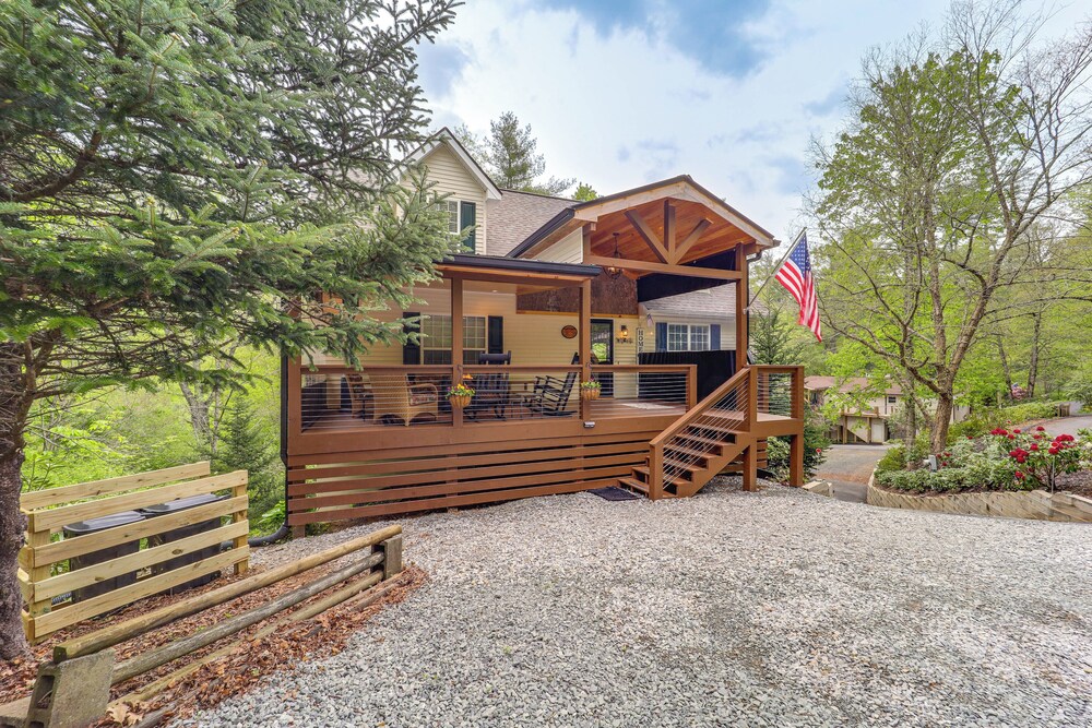 9 Mi to Sugar Mountain: Newland Cabin w/ Fire Pit! view 2