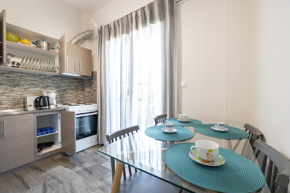 Stork Holiday Apartments - Garden & Sea View