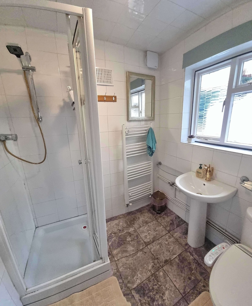 Canterbury - Sleeps 7 - Pet-friendly With Garden