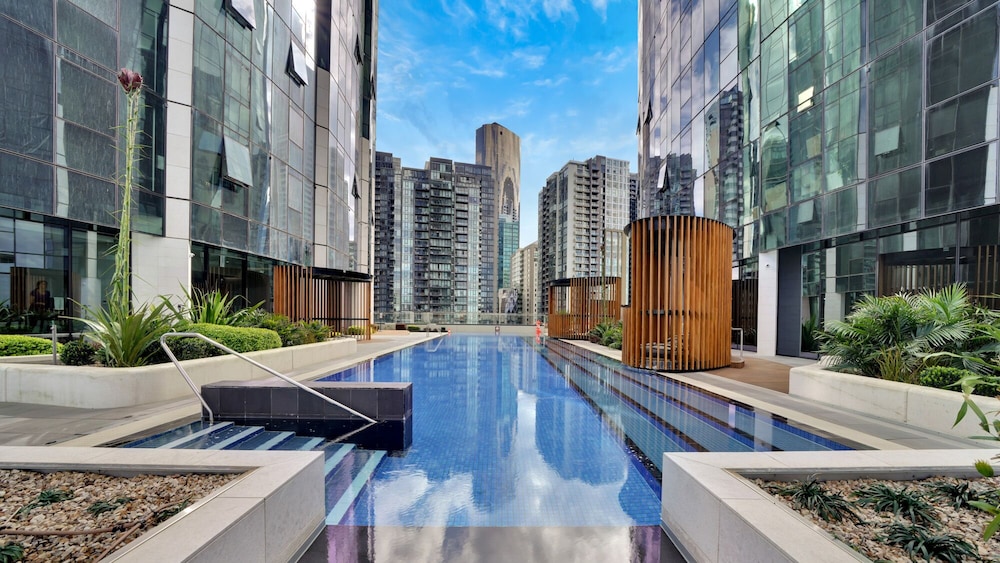 Melbourne Square Apartments