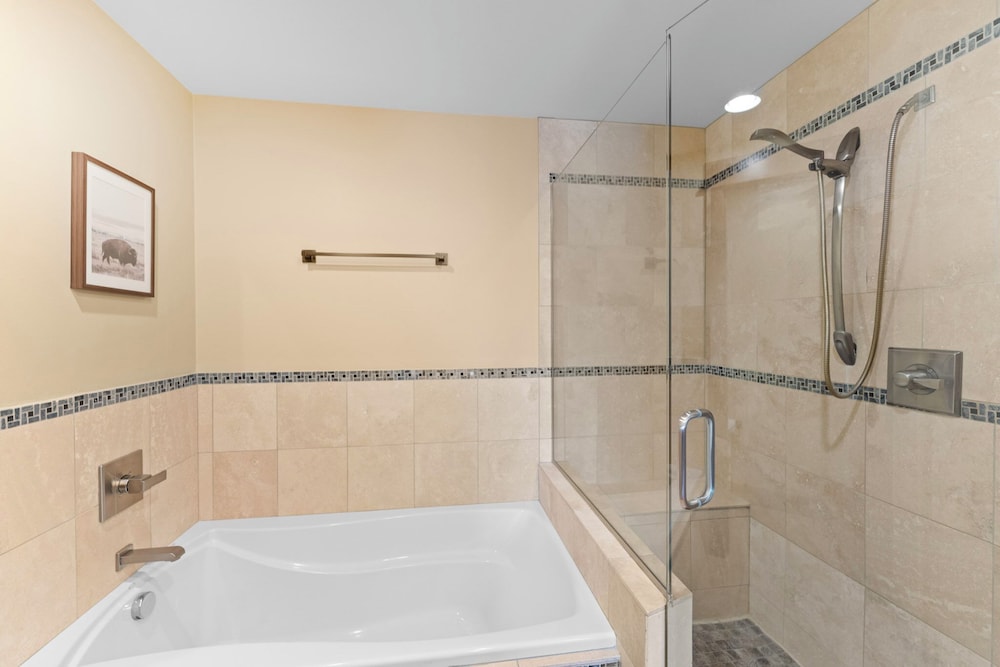 Watertower Place Condos Unit 202, Building B