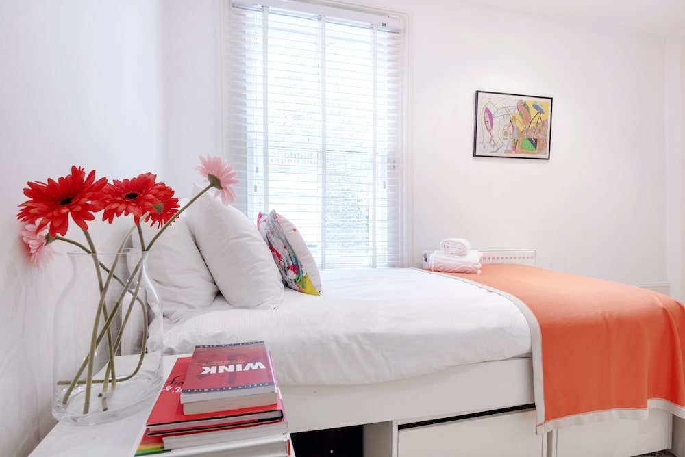 Colourful West Kensington Home Close to Earls Court
