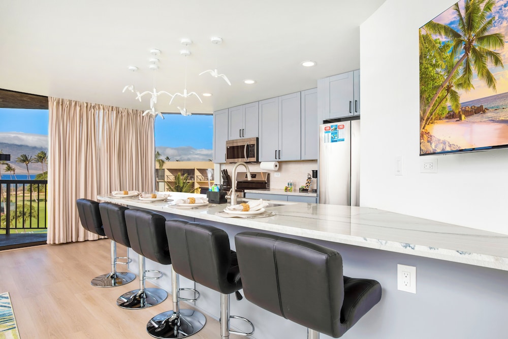 2BR/2BA Oceanfront Condo in Maui Sunset