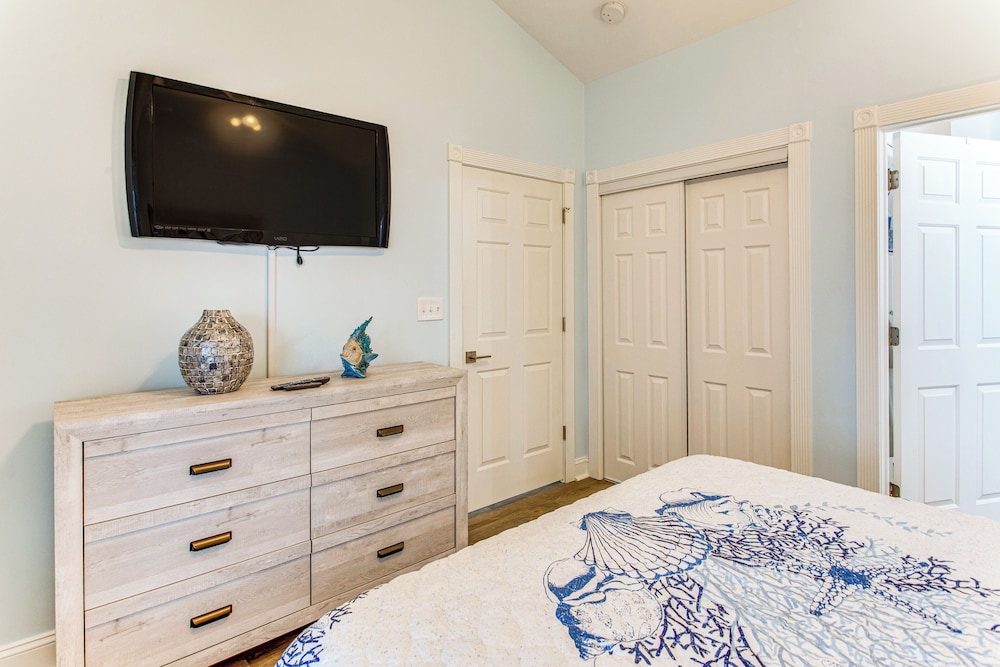 3 Mi to Myrtle Beach: Condo w/ Pool Access
