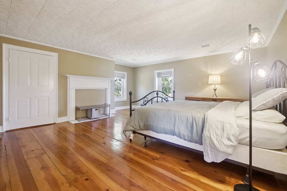 Peaceful Retreat With Scenic Surroundings 4 Bedroom Home