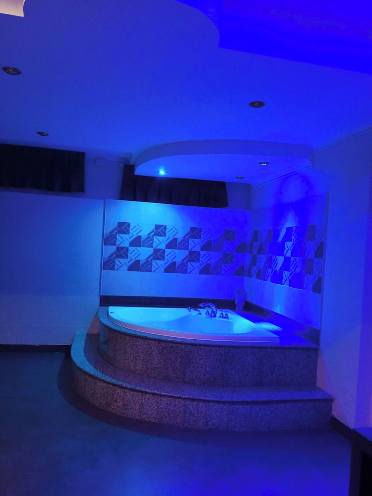 75 sqm Studio Type Jacuzzi Apartment 101a