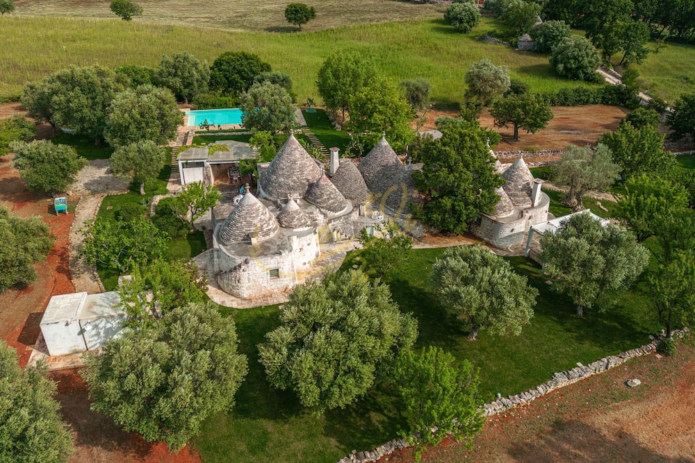 TD Trulli Vittoriani Charme and Pure Nature w Pool