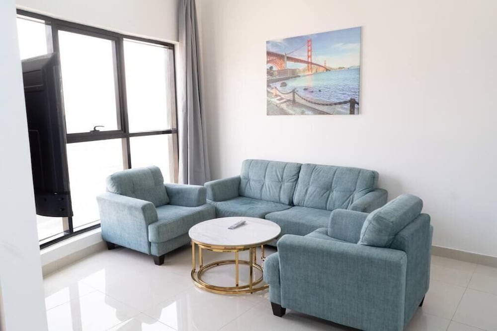 1BR Near Metro and Tramp