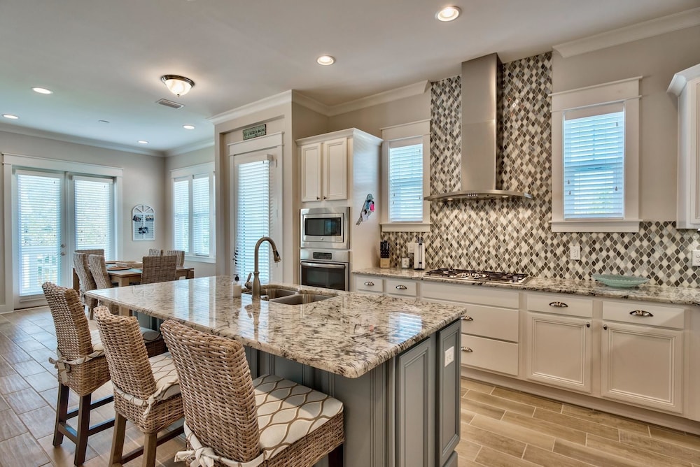 JACK's Place 3 Bedroom Condo By Coastal Dreamin