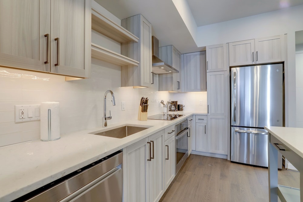 Bright Apartment with Great Amenities