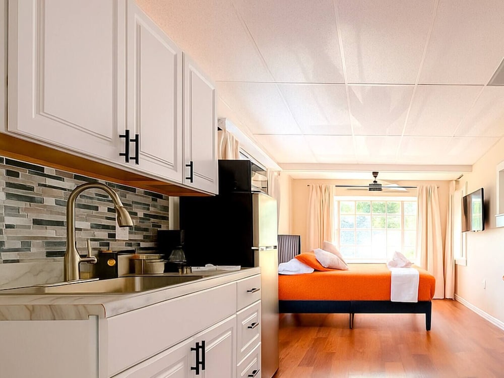 Modern Studio Escape 10min to Legoland