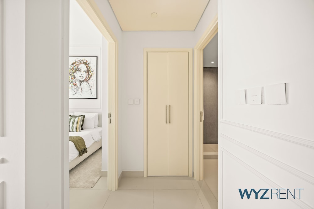 Alluring Parisian 1Br in Burj Crown