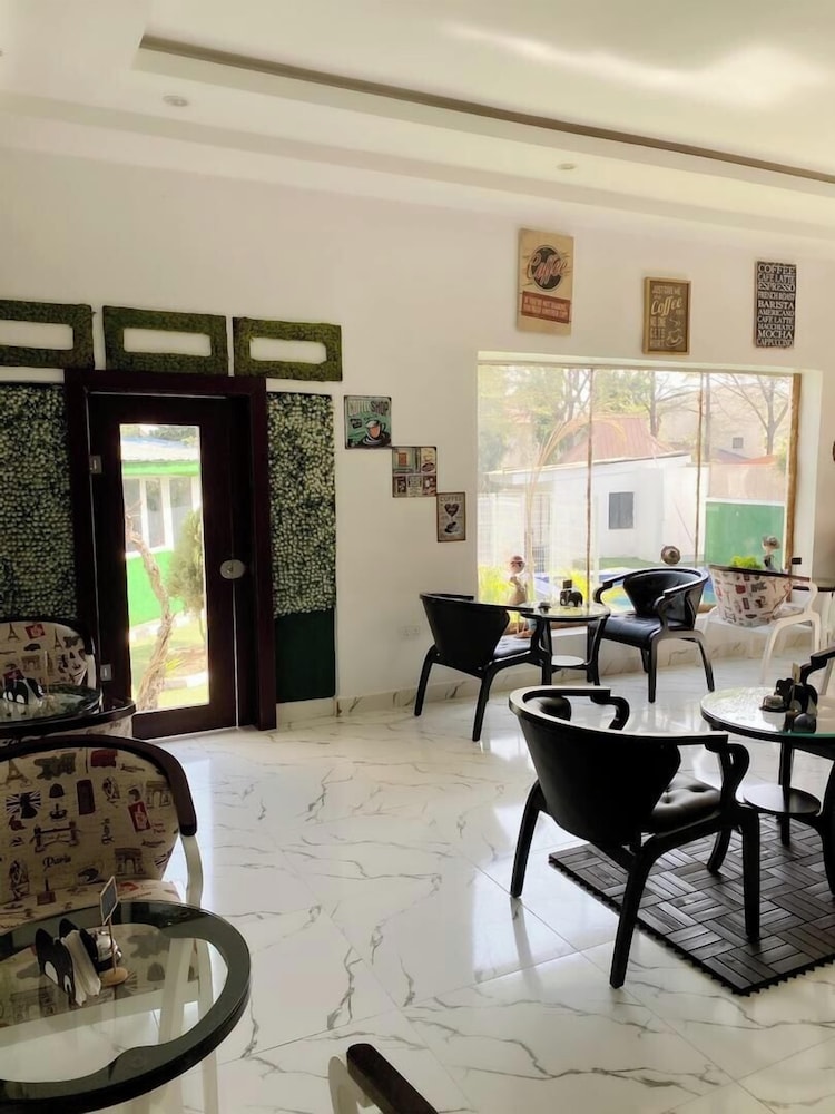 6129 Luxzri Apartment