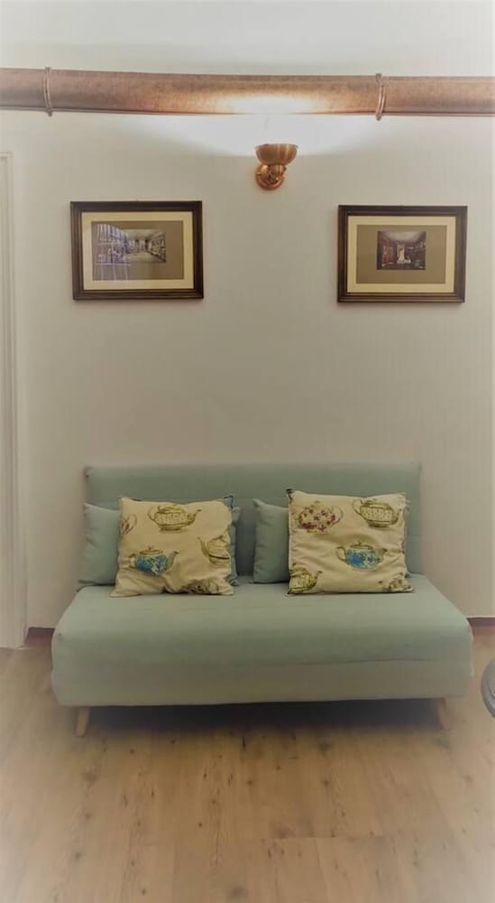 2-bed House in Rome Near Coliseum