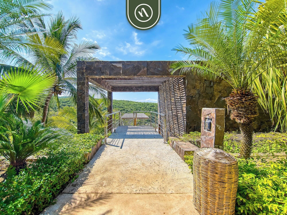 Luxury Oceanfront Villa - Private Beach - Pool