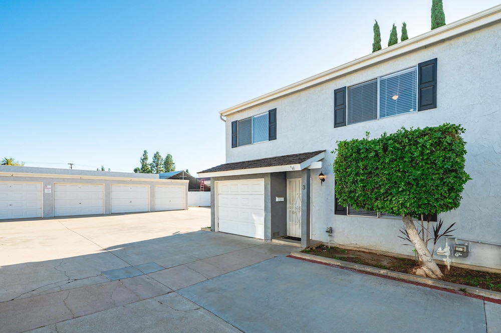 734 Glendora in Glendora
