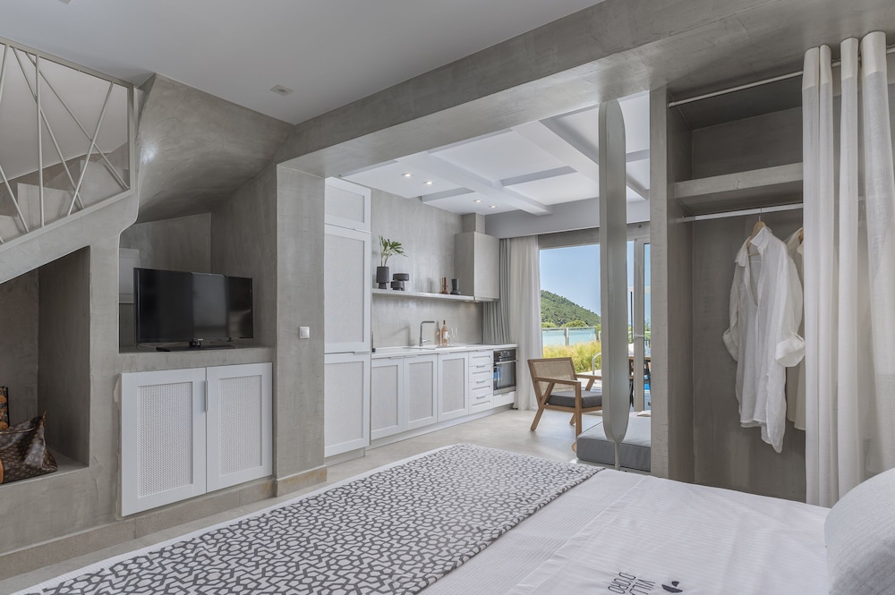 Villa D'Oro - Luxury Villas & Suites