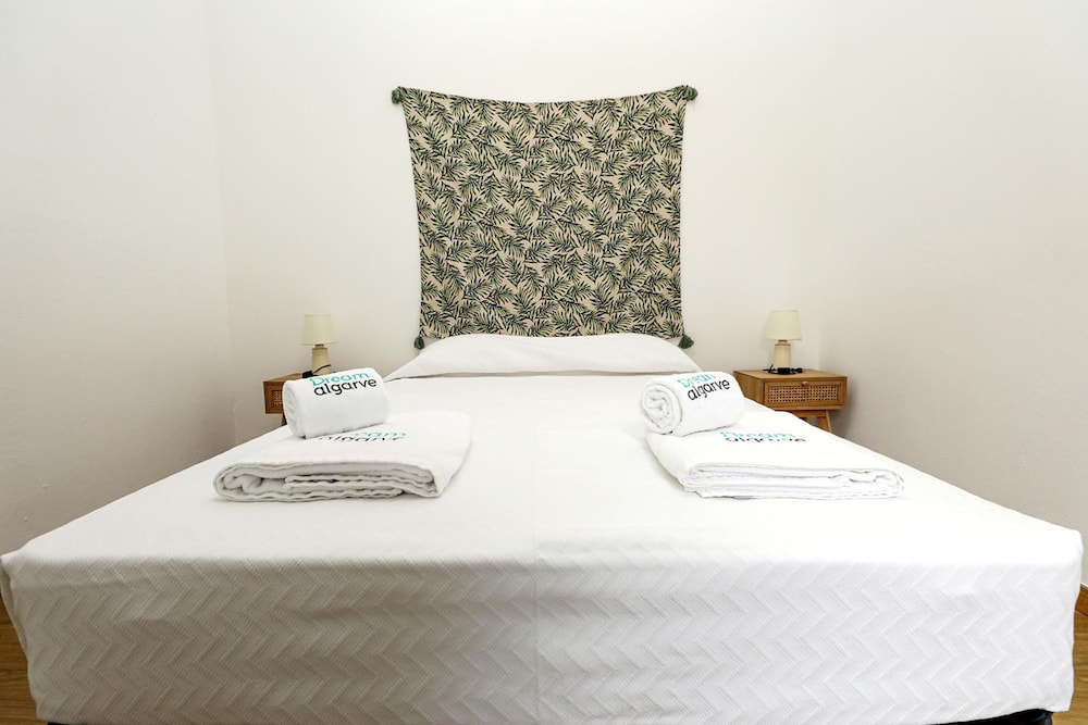 B87 - Windmill 2 Bed Apartment in Odiaxere
