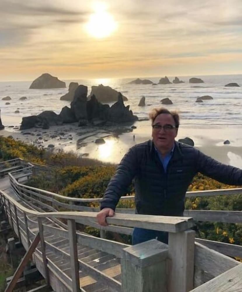 Sunset Oceanfront Lodging