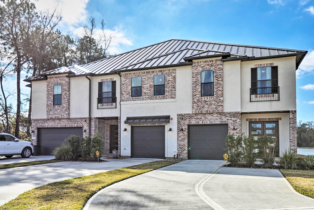 Elegant Lake Conroe Townhome w/ Boat Slip! view 3