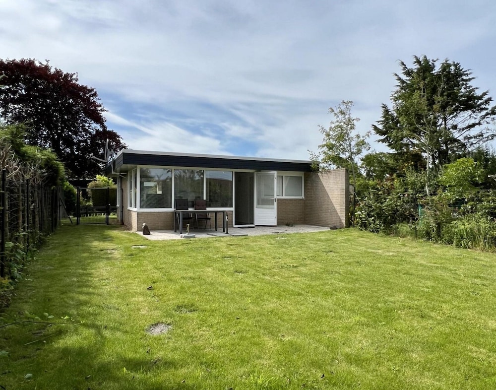 Pet-friendly Bungalow Near Beach