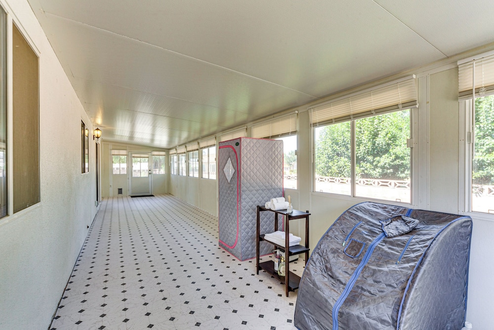 Hemet Retreat w/ Peak Views + 2 Saunas