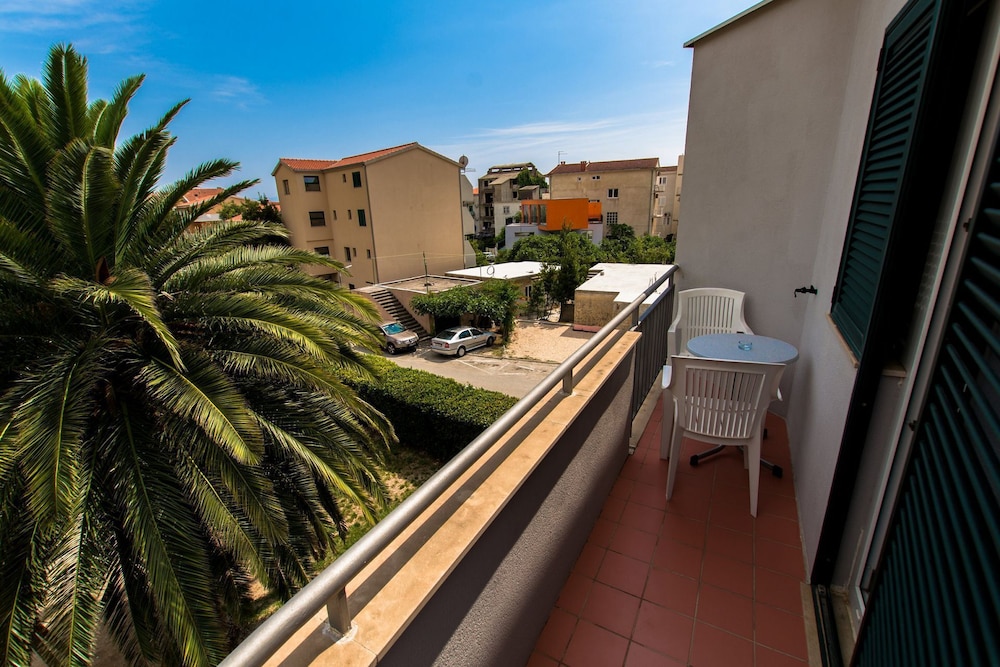 Cobra - Excellent Location - A1 view 4