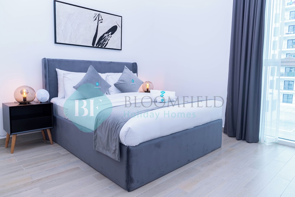 Bloomfields Elegant 1BR in Waters Edge